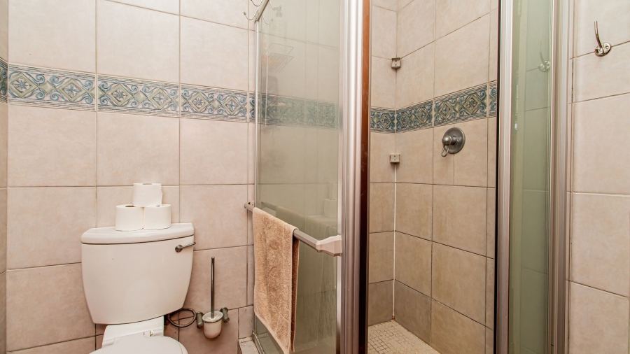 5 Bedroom Property for Sale in The Island Western Cape